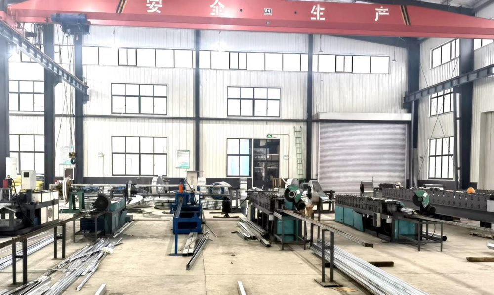 防火卷帘、挡烟垂壁生产车间2